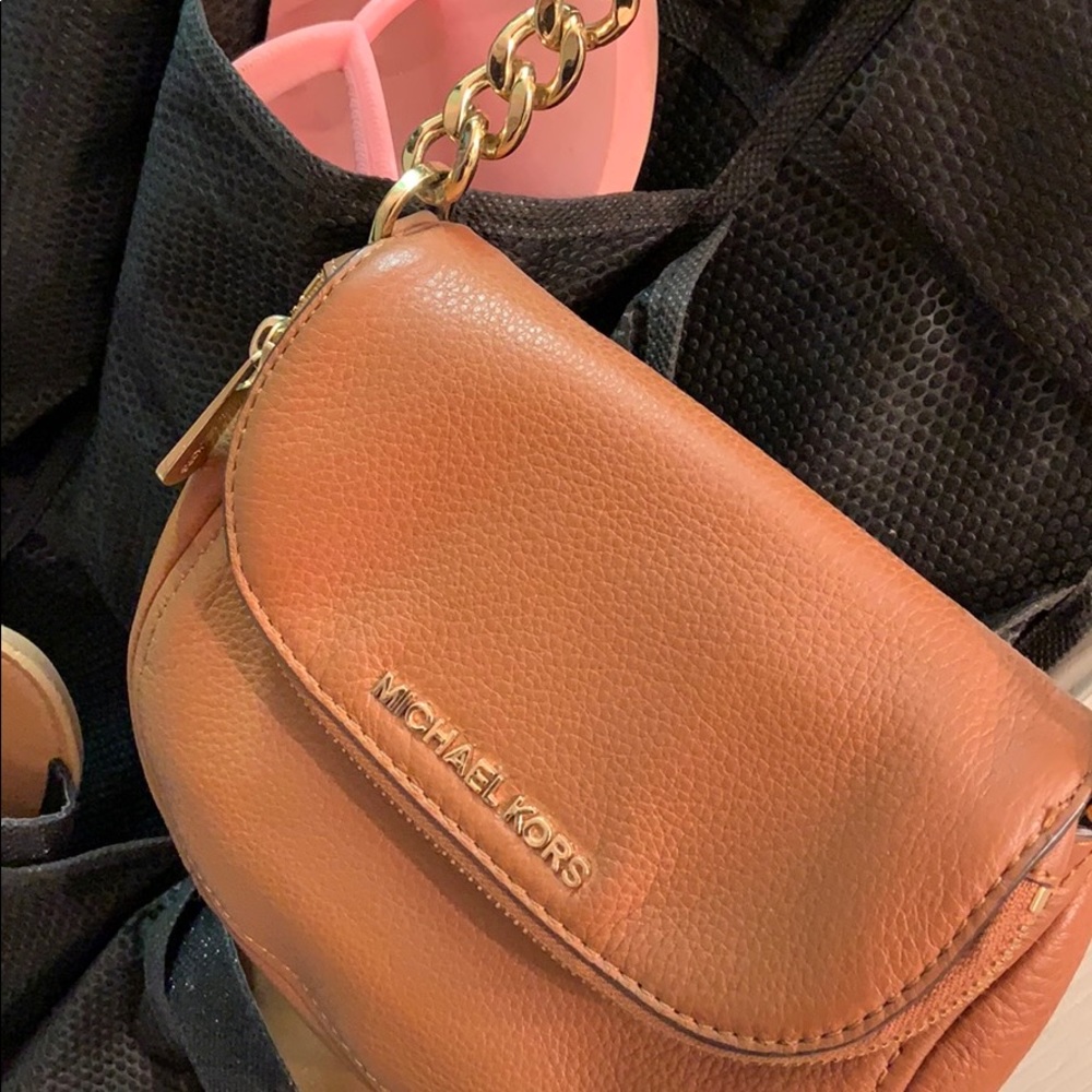 MICHAEL KORS CROSSBODY